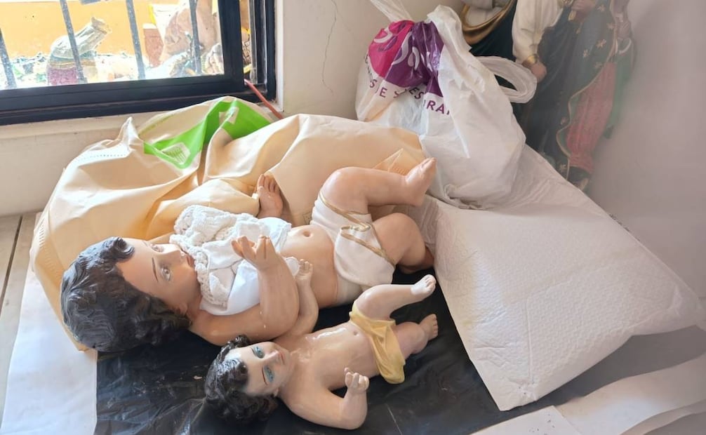 Sandra Pujol, la restauradora potosina de Niños Dios que repara la fe pieza por pieza.
Foto:  Jazmín Ramírez García