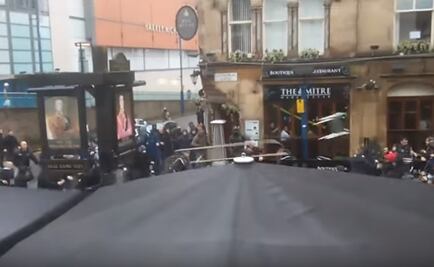 Campal entre aficionados del Manchester City y  Sevilla