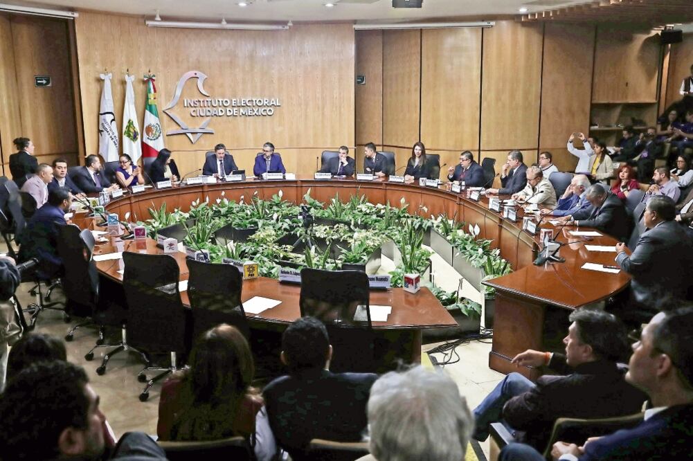 Morena y PAN recibieron nueve diputaciones plurinominales cada uno, el PRD obtuvo seis, el PRI cinco, el PT y el Partido Verde, dos cada uno. (JUAN CARLOS REYES. EL UNIVERSAL)