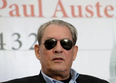 El escritor Paul Auster padece cáncer, anunció su esposa Siri Hustvedt