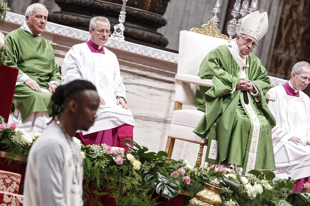 El Papa Francisco oficiando la misa que clausura los actos del Jubileo de los presos. (FOTO: EFE)