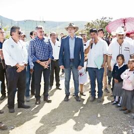 AMLO alista iniciativa para abrogar reforma educativa