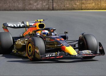 Checo Pérez, el más rápido en las primeras prácticas libres del GP de Azerbaiyán