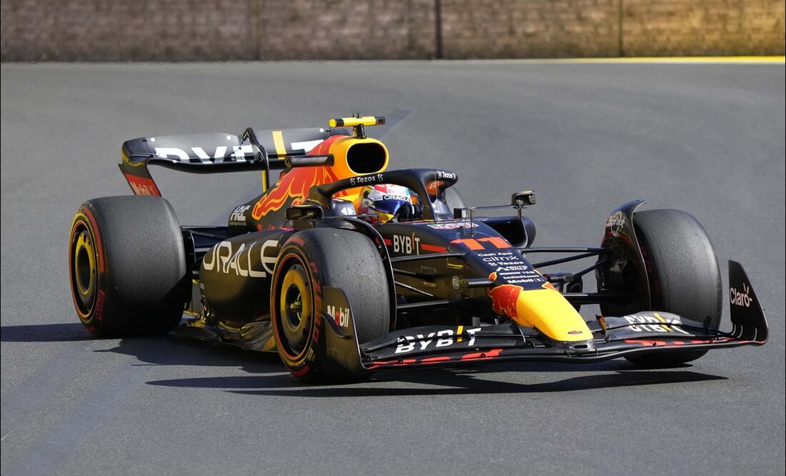 CHECO PÉREZ FUE EL MÁS RÁPIDO EN LA FP1 DEL GP DE AZERBAIYÁN - FOTO: AP