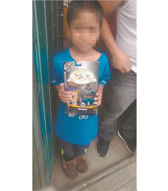 Jesús tiene seis años, pertenece a la etnia mazateca de Oaxaca y llegó a Valle de Chalco para pasar sus vacaciones. Foto/ESPECIAL