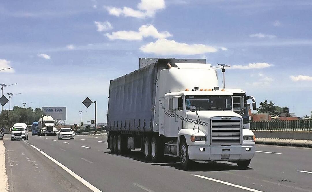 Los segmentos de tractocamiones y semirremolques son los más afectados en número de unidades robadas. Foto: Archivo/ EL UNIVERSAL