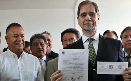 Corrientes arropan a Basave durante su afiliación al PRD