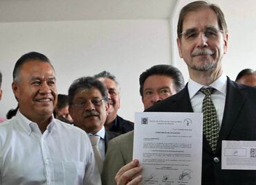 Corrientes arropan a Basave durante su afiliación al PRD