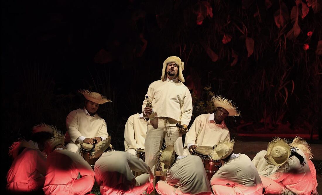 El cantante puertorriqueño Bad Bunny se presenta durante el primero de sus 30 conciertos este viernes, en el Coliseo de Puerto Rico en San Juan (Puerto Rico). La treintena de conciertos que será el preámbulo de una gira mundial, llega tras el lanzamiento a principios de año de su álbum, "Debí Tirar Más Fotos", un reivindicativo homenaje a su isla natal.
Foto: EFE/ Thais Llorca.