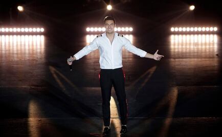 Carlos Rivera festeja 15 años de trayectoria con reconocimiento