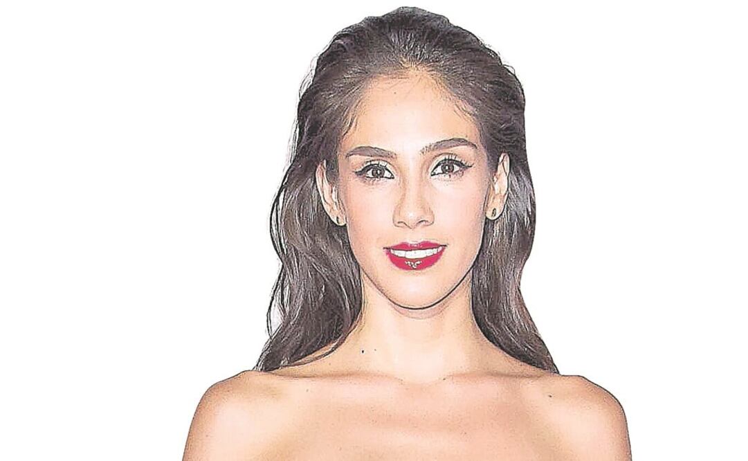 Sandra Echeverría regresa a México para cantar