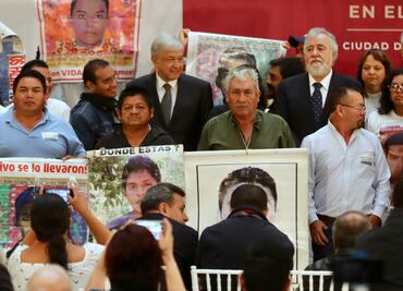 "La confianza se va a ir construyendo", padres de los 43 normalistas