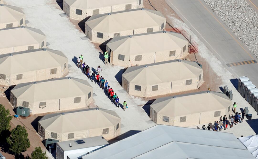 Immigrant children, many of whom have been separated from their parents under a new "zero tolerance" policy by the Trump administration, are being housed in tents next to the Mexican border in Tornillo, Texas - Photo: Mike Blake/REUTERS