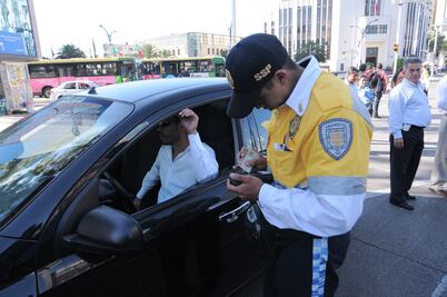 Infraccionan a 77 conductores en operativo en CDMX