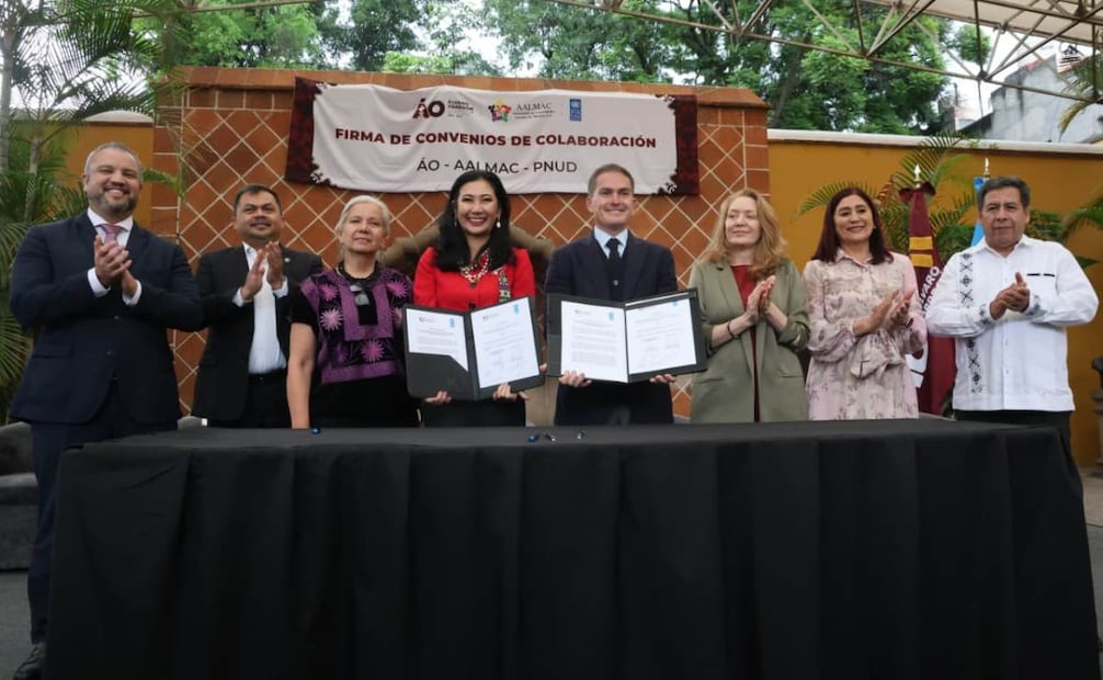 El edil destacó la importancia de celebrar estos convenios en el marco de la “Feria de las Flores” que se realiza en el Parque La Bombilla. Foto: Luis Camacho / EL UNIVERSAL.