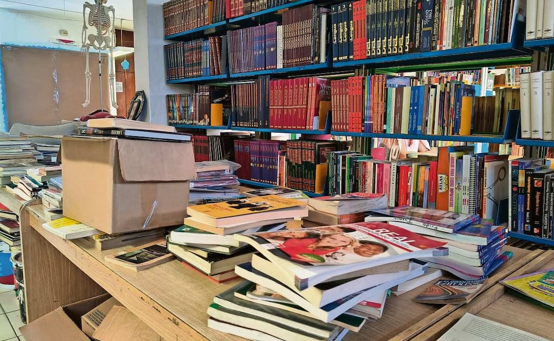 Aspectos de la desorganización y deterioro de la Biblioteca Parque Abasolo, en la alcaldía Cuauhtémoc, en la Ciudad de México. Foto: Luis Camacho/El Universal