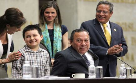 Reciben en Cámara de Diputados a niño superdotado