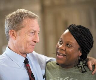 Multimillonario irrumpe en las primarias demócratas