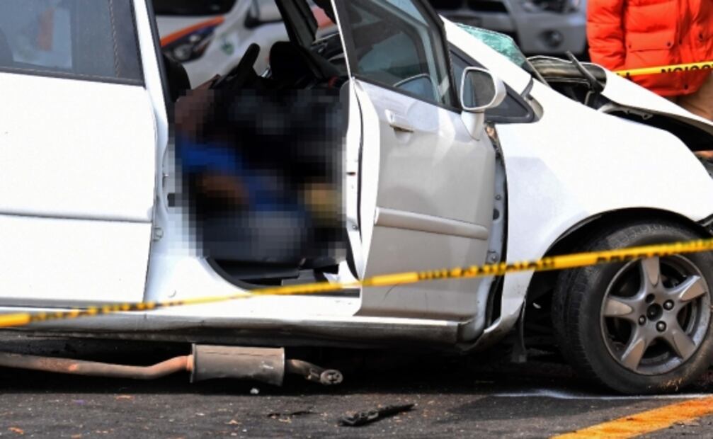 Conductor evita atropellar perros, choca contra puente y muere en Edoméx