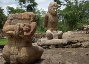 Esculturas de cautivos simbolizan crisis de urbes mayas