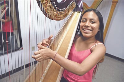 De Neza al Carnegie Hall, la joven arpista Eréndira Morales