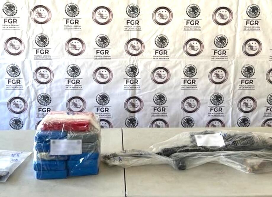 Sentencian a hombres por posesión de armas de fuego y fentanilo. Foto: FGR