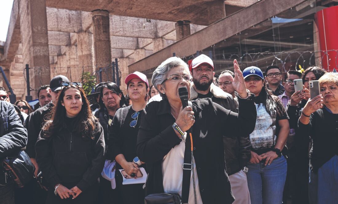 Trabajadores del Poder Judicial se dieron cita ayer en el Consejo de la Judicatura Federal para protestar contra la reforma en la materia. Foto: de GABRIEL PANO. EL UNIVERSAL