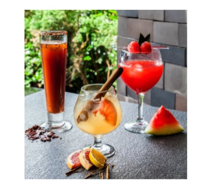 Mezcaliza con Chapulín