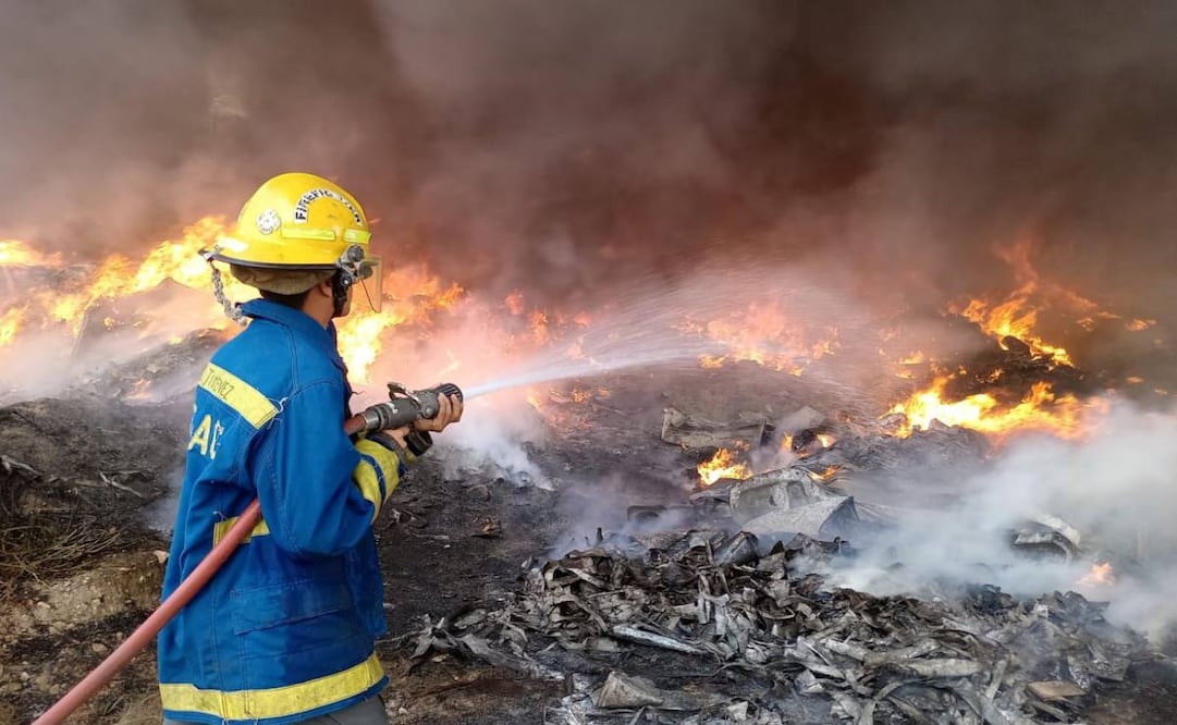 Se registra incendio en empresa de autobuses en Mineral de la Reforma, Hidalgo (04/12/2025). Foto: Especial