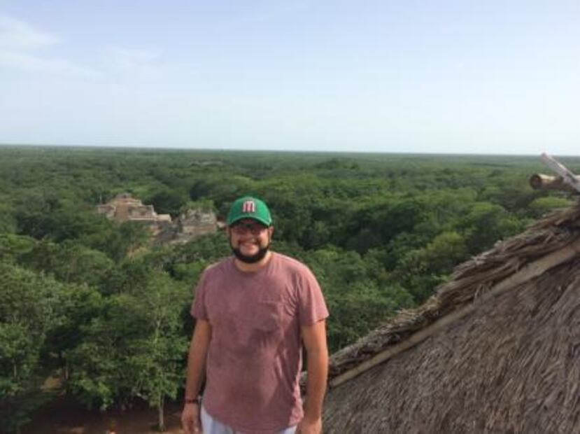 AMLO pasa vacaciones en familia visitando ruinas mayas