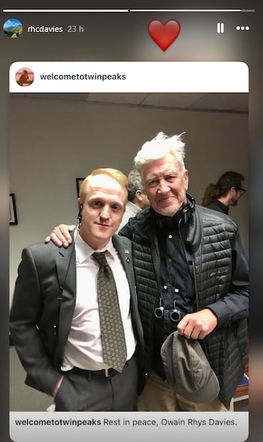 Pésame por la muerte del actor Owain Rhys Davies: "Nuestros pensamientos están con su familia, amigos, y todos aquellos que lo conocían y lo amaban. Gracias por ser parte del mundo de Twin Peaks, Agente Wilson".
Instagram welcometotwinpeaks