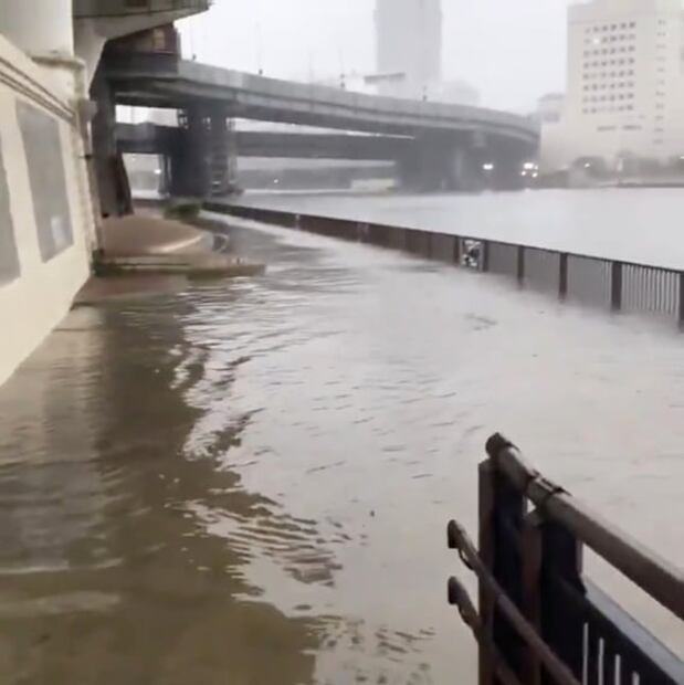 Así es el paso de "Hagibis", "el tifón más poderoso en décadas" en Japón
