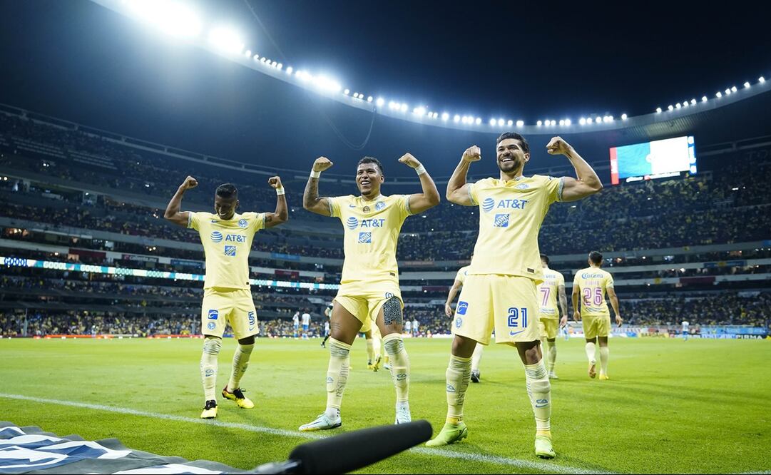 Henry Martín, Roger Martínez y Pedro Aquino celebrando un gol con el América - FOTO: Imago7