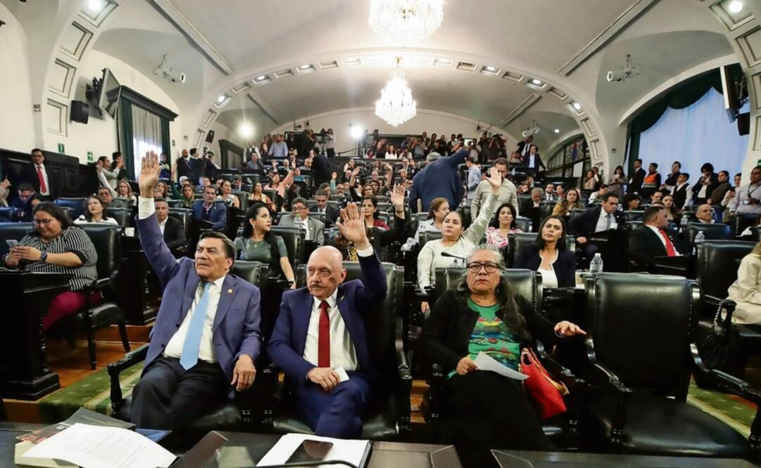 Durante la sesión del Senado en Xicoténcatl, lo relevante fue la solicitud de licencia de dos senadores morenistas para prever que estén completos la semana pasada. Foto: Especial