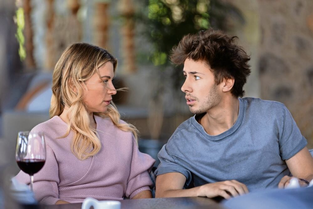 Paleta, quien da vida a Lu, una mujer que acaba de ser engañada, comparte pantalla con Juanpa Zurita, quien interpreta a su vecino. Foto: Vix +