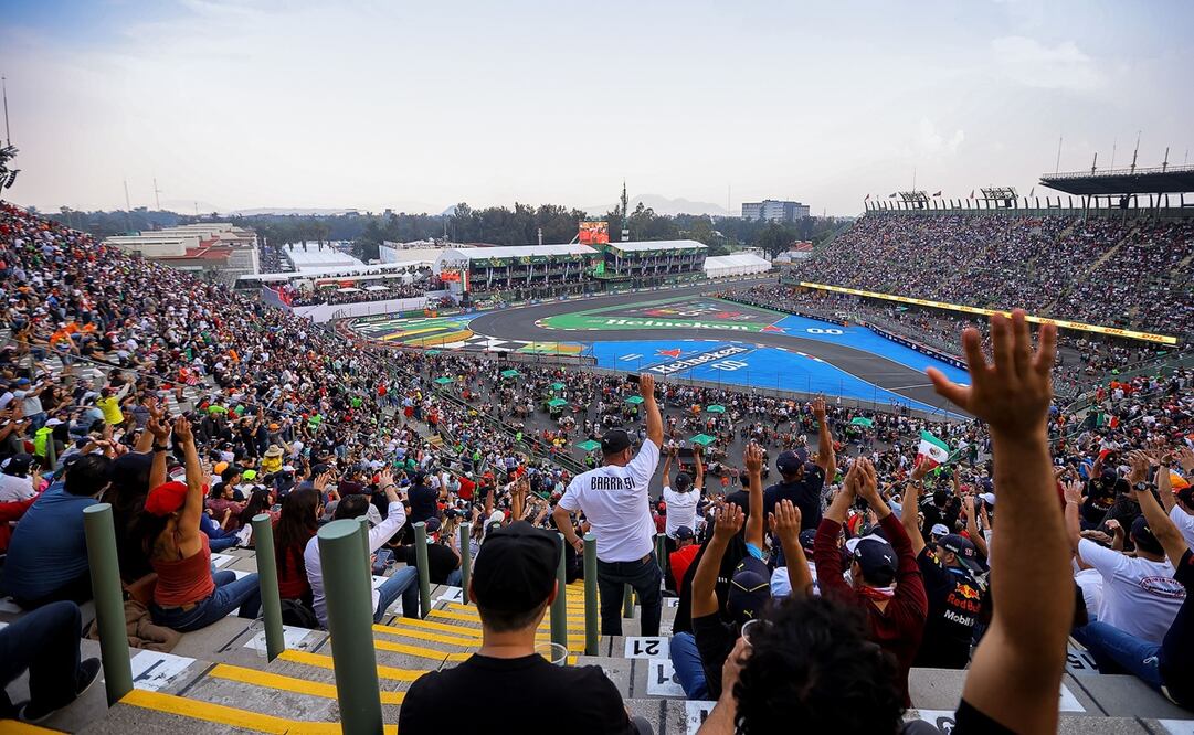 Los aficionados reunidos en las primeras pruebas del GP de México / Foto: Imago7