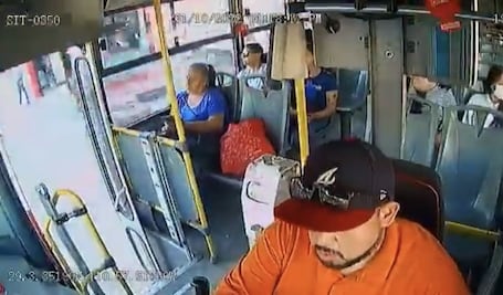 VIDEO. Choferes en Sonora se quedan dormidos al volante; uno de ellos atropella a hombre y muere