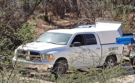 Hallan dos cadáveres en costales abandonados en carretera de BCS; los cuerpos estaban en avanzado estado de descomposición