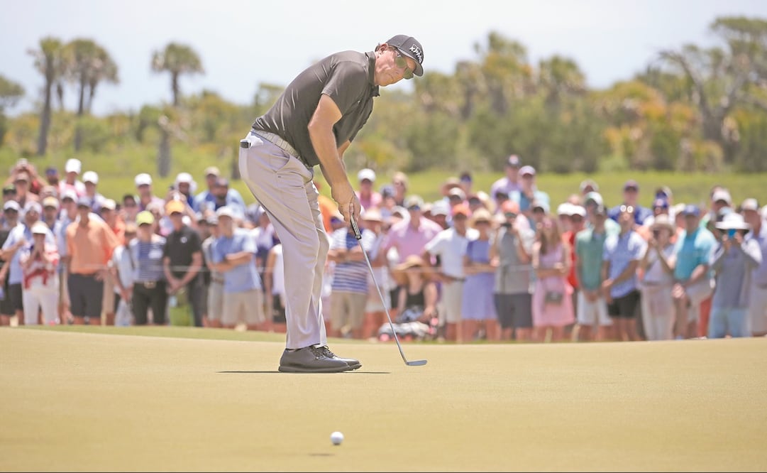 Mickelson arrasa en el Championship Tour