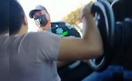 Investigan a policía de Cuautitlán Izcalli por amenazar con "levantar" a conductor y a su familia