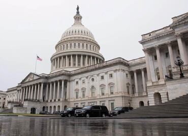 Senadores republicanos inician ardua negociación para aprobar el plan fiscal de Trump; requieren 51 votos