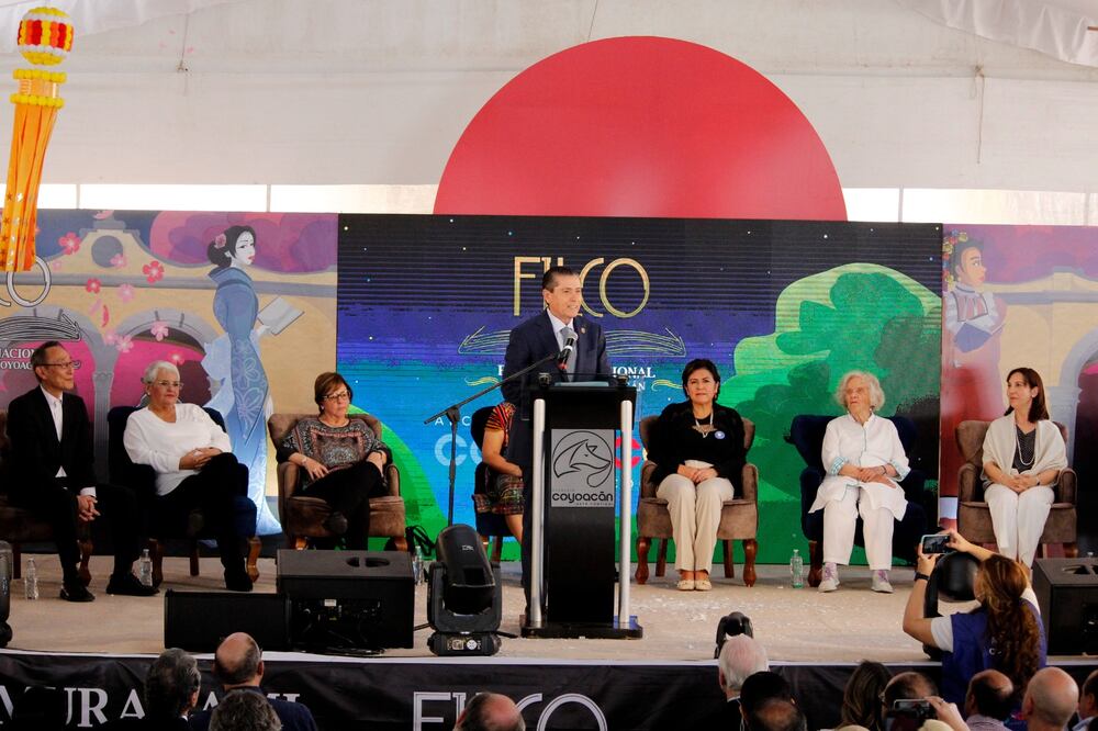 El alcalde de Coyoacán, Giovani Gutiérrez, inauguró la Feria Internacional del Libro de Coyoacán con la presencia de grandes personalidades de la literatura mexicana, como la escritora Elena Poniatovska. (Foto: especial)