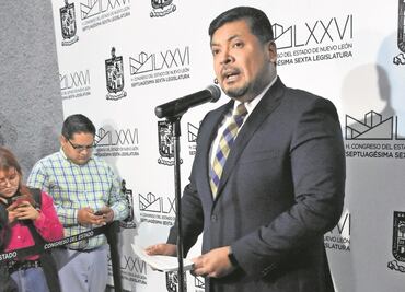 Orozco "deshoja la margarita" sobre si acude o no al Palacio de NL esta noche