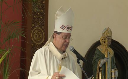 Arzobispo de Yucatán, Gustavo Rodríguez es hospitalizado luego de que su vehículo se saliera de la carretera