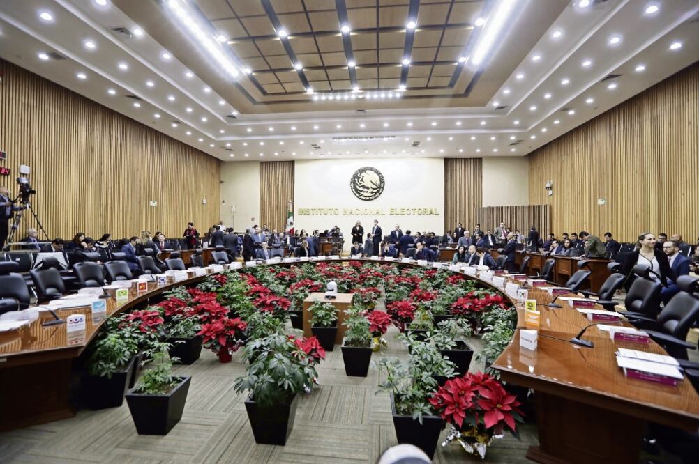 Solicitan quiten spots. PAN Y PRD piden que se retiren los promos colocados en Facebook y Twitter del precanditado del PRI 