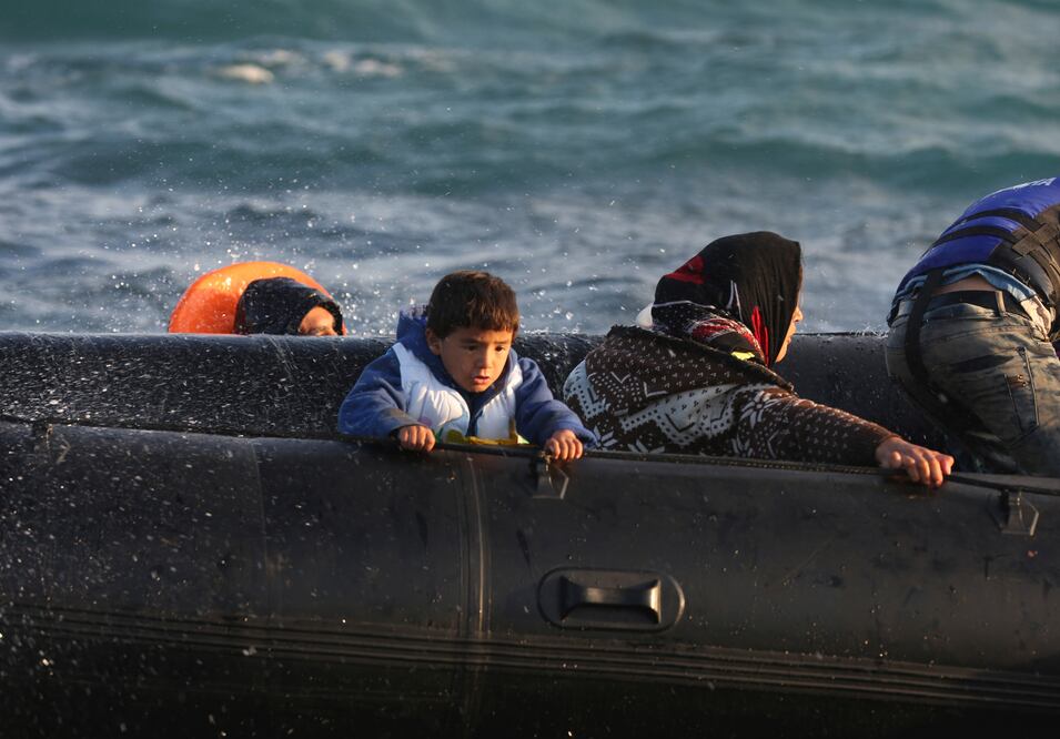 La Guardia Costera griega pudo rescatar a 15 personas (AP)