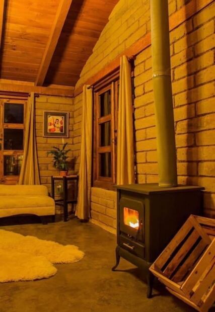 Conoce estas cabañas ecológicas inspiradas en mujeres, en un bosque de Puebla