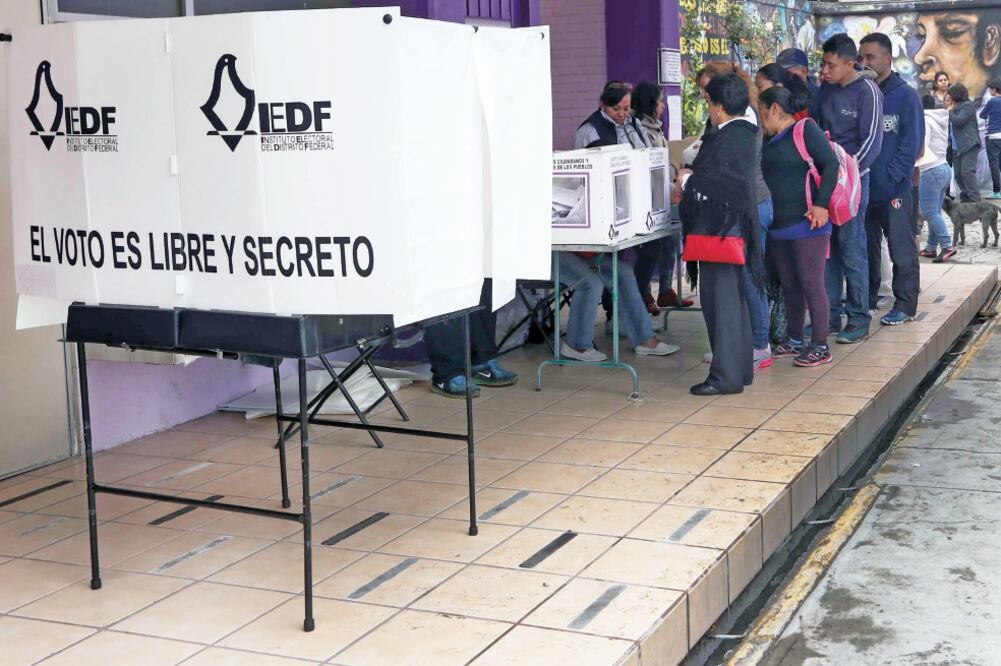 En 2018, los connacionales en el exterior podrán votar por Presidente, senador de su entidad de origen, y por jefe de Gobierno de la Ciudad de México, o gobernador, en el caso de Chiapas, Guanajuato, Jalisco, Morelos, Puebla o Yucatán. (ARCHIVO EL UNI)