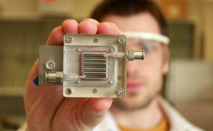 Crean dispositivo que limpia el aire usando únicamente luz