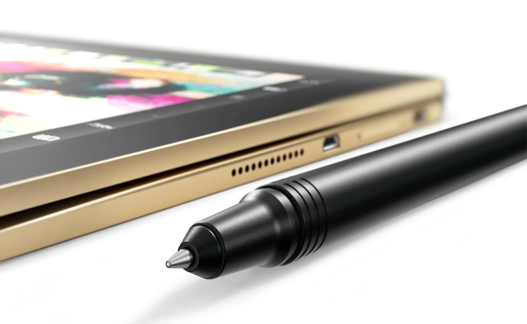 Una característica que distingue al equipo es el uso del lápiz óptico Real Pen, el cual permite al usuario dibujar sobre la tableta en una pantalla con más de 2 mil niveles de presión